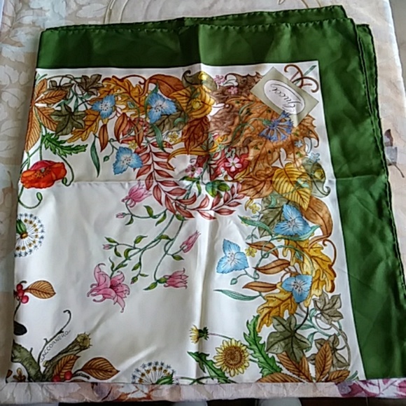GUCCI Accessories - GUCCI SILK SCARF